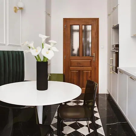 Queen #2 Apartment, Wawel View, Old Town,