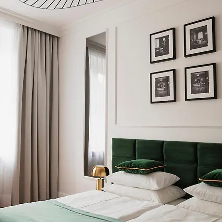 Queen #2 Apartment, Wawel View, Old Town,